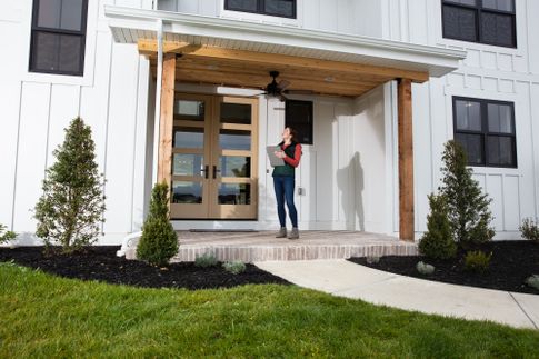 ServiceLink Investors appraiser outside of house 