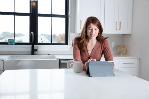 Husband and wife using ServiceLink's default title and close services on their smartphone 